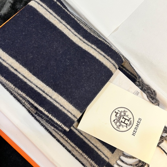 Hermes Scarf - Picture 2 of 3